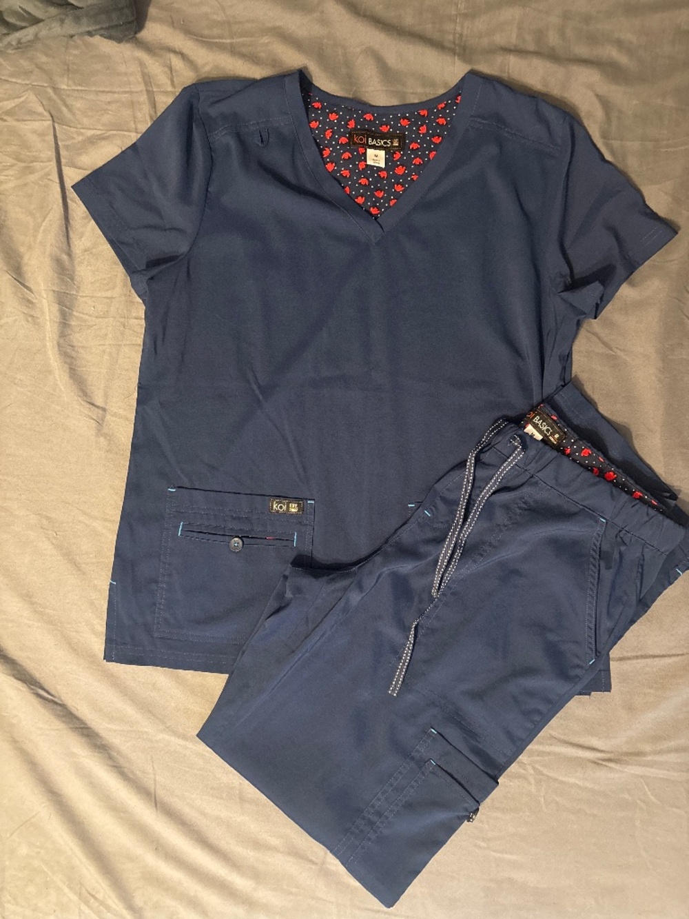 Koi Basics Womenโs Scrub Set